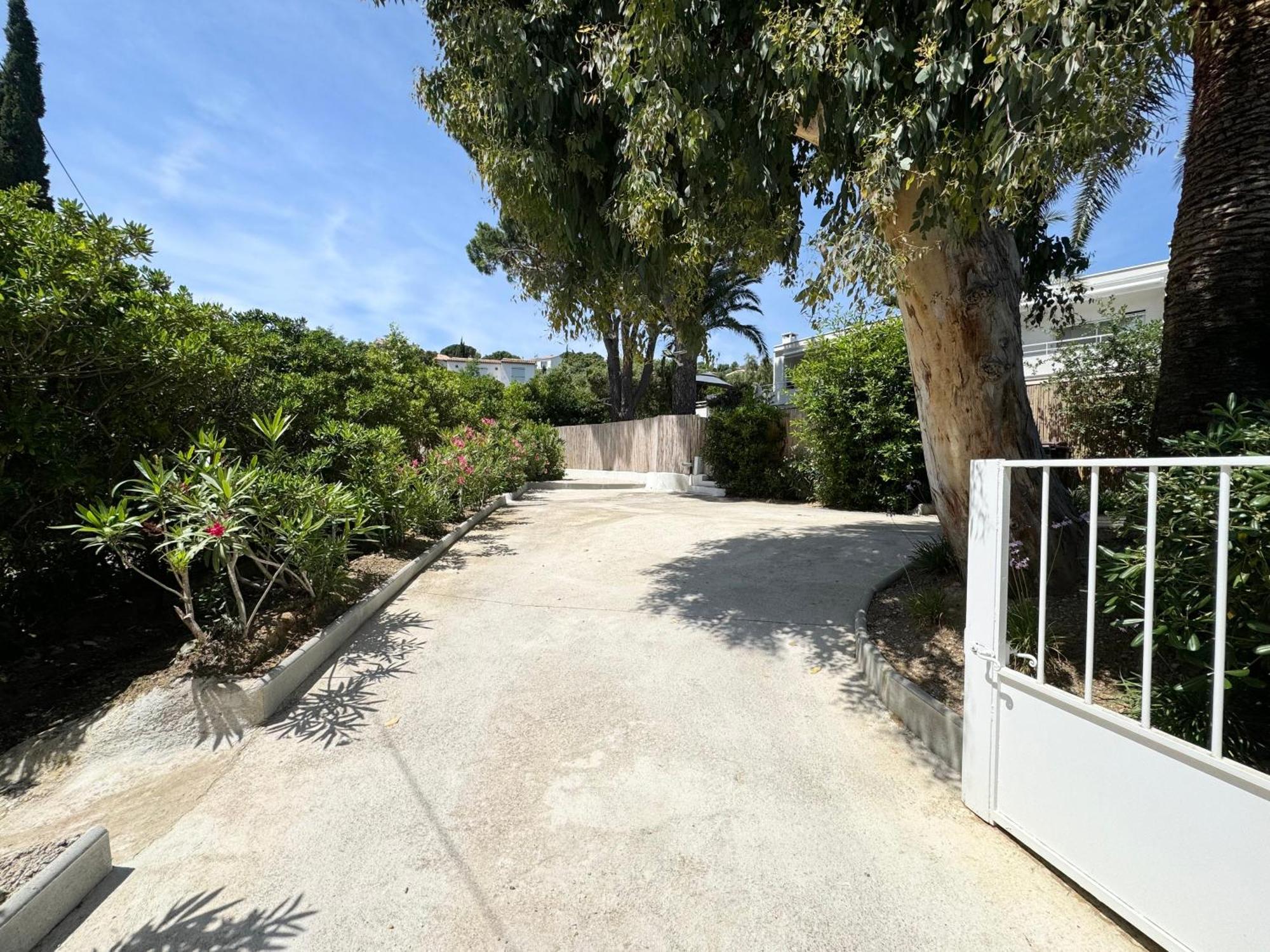 Appartement 1Ch Avec Terrasse Et Jardinet A 400M De La Plage Cavalaire-sur-Mer Buitenkant foto